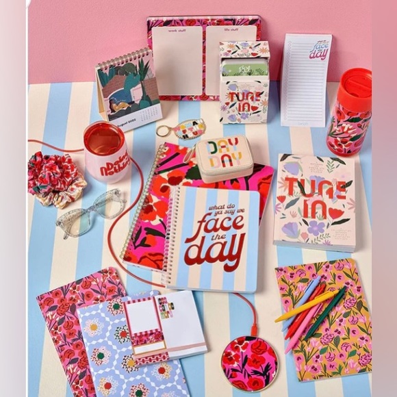 Floral Wireless Charging Pad - Picture 6 of 10